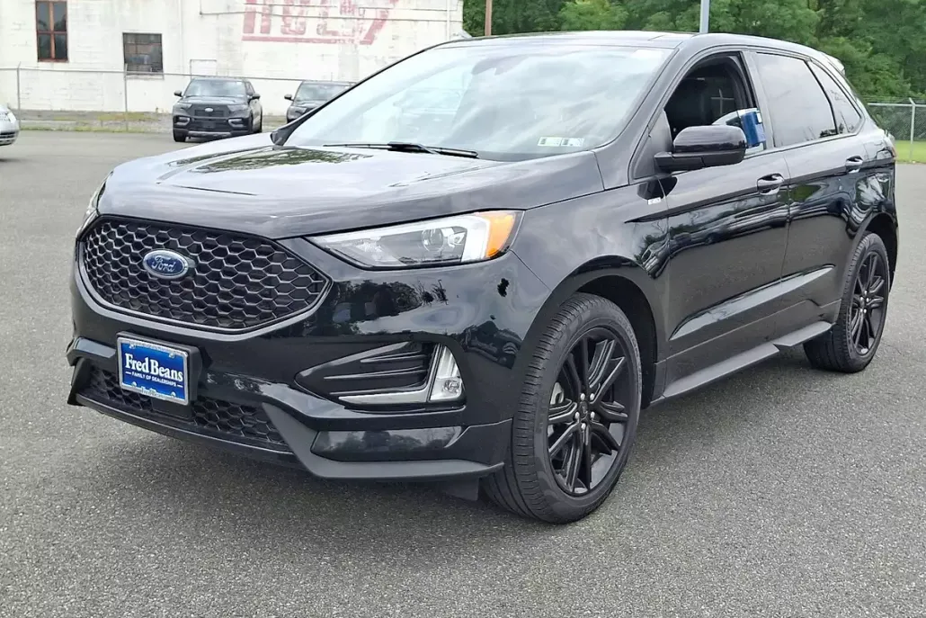 2022 Ford Edge ST photo 1