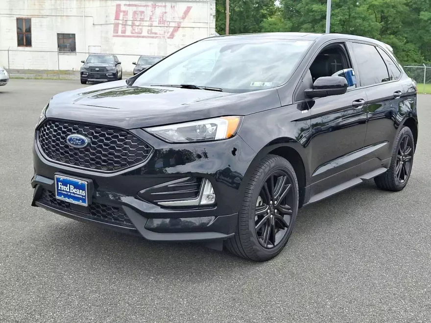 2022 Ford Edge ST photo 1