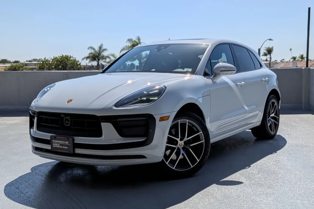 2024 Porsche Macan T photo 1