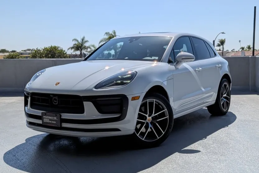 2024 Porsche Macan T photo 1