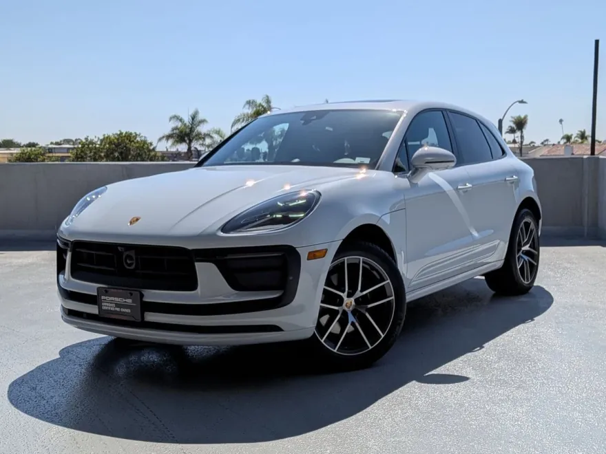 2024 Porsche Macan T photo 1