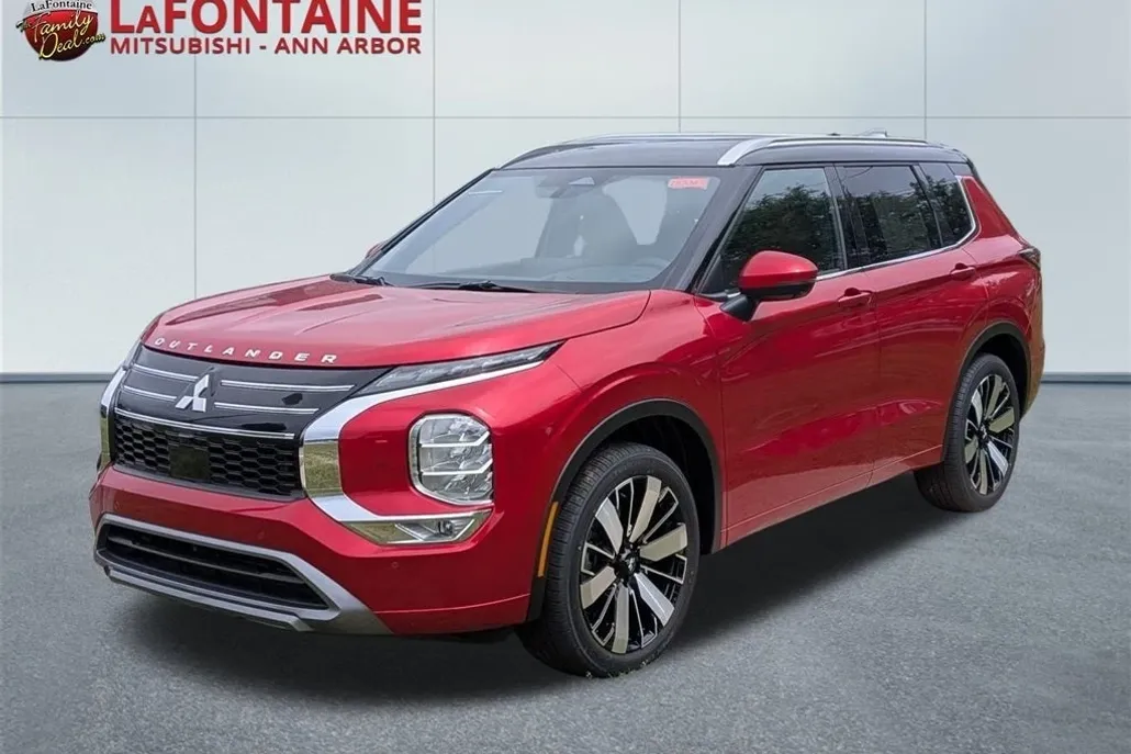 2025 Mitsubishi Outlander SEL photo 1