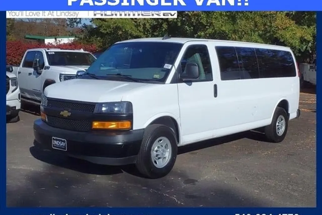 2022 Chevrolet Express 3500 LS Passenger photo 1