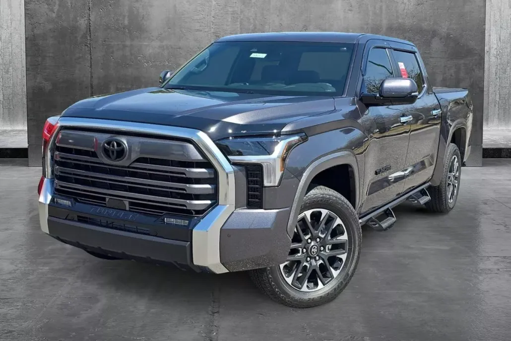 2025 Toyota Tundra Limited CrewMax photo 1