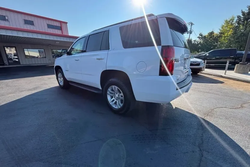 2019 Chevrolet Tahoe LT photo 1