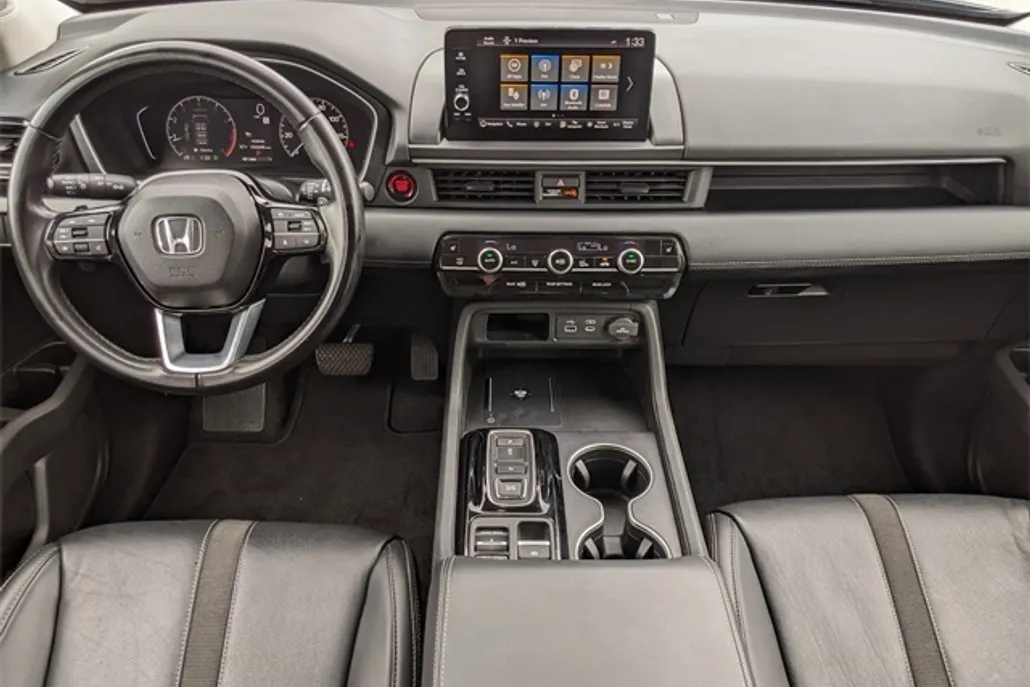 2023 Honda Pilot Touring photo 1
