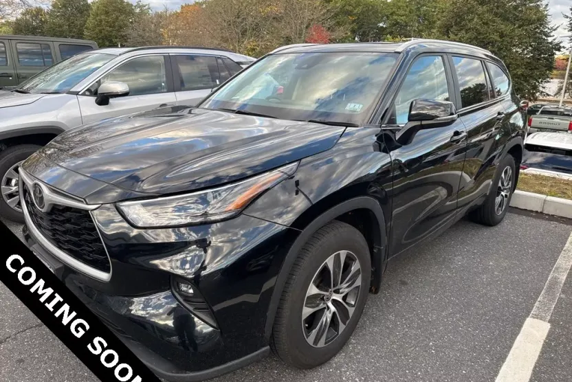 2023 Toyota Highlander XLE photo 1