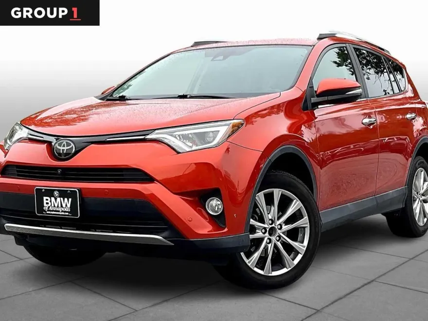 2016 Toyota RAV4 Limited photo 1