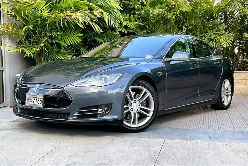 2013 Tesla Model S photo 1