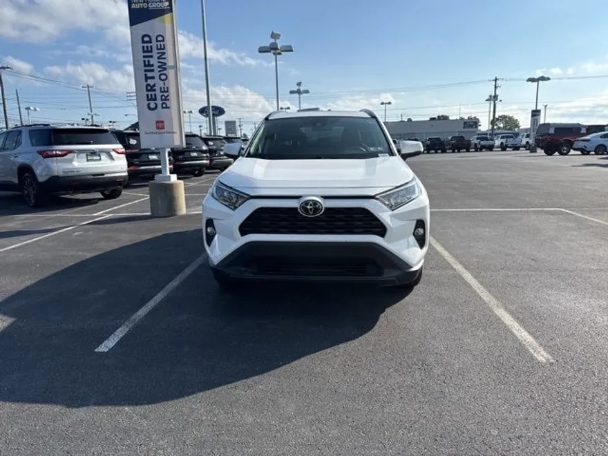 2021 Toyota RAV4 XLE photo 1