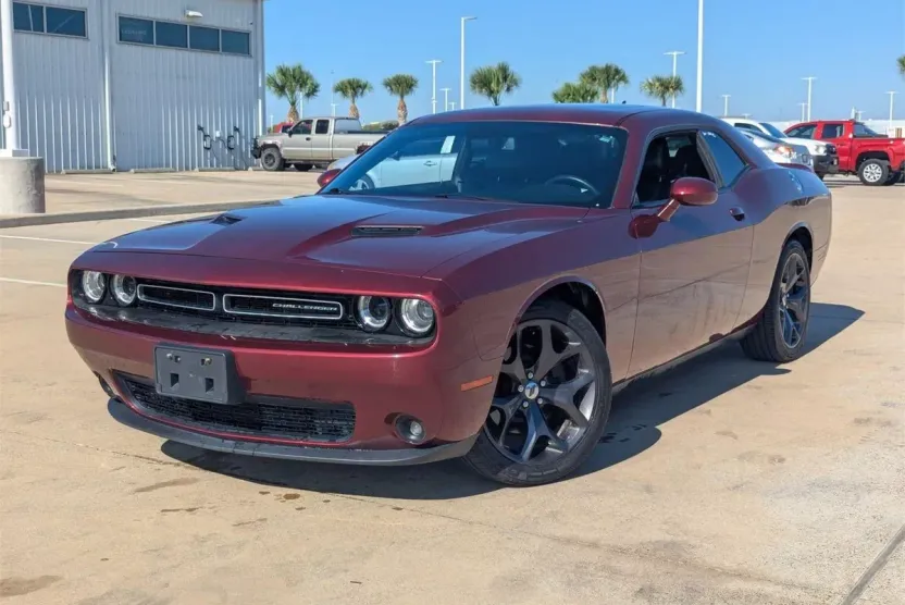 2018 Dodge Challenger SXT Plus photo 1