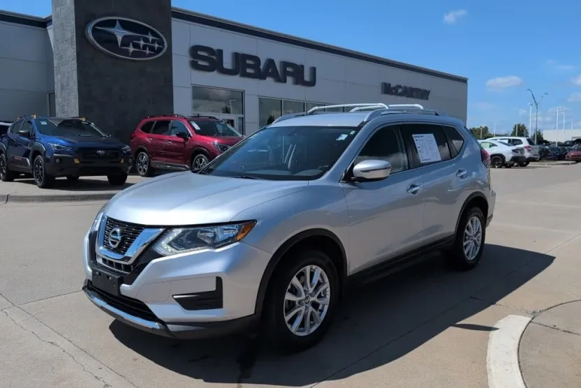 2017 Nissan Rogue SV AWD photo 1