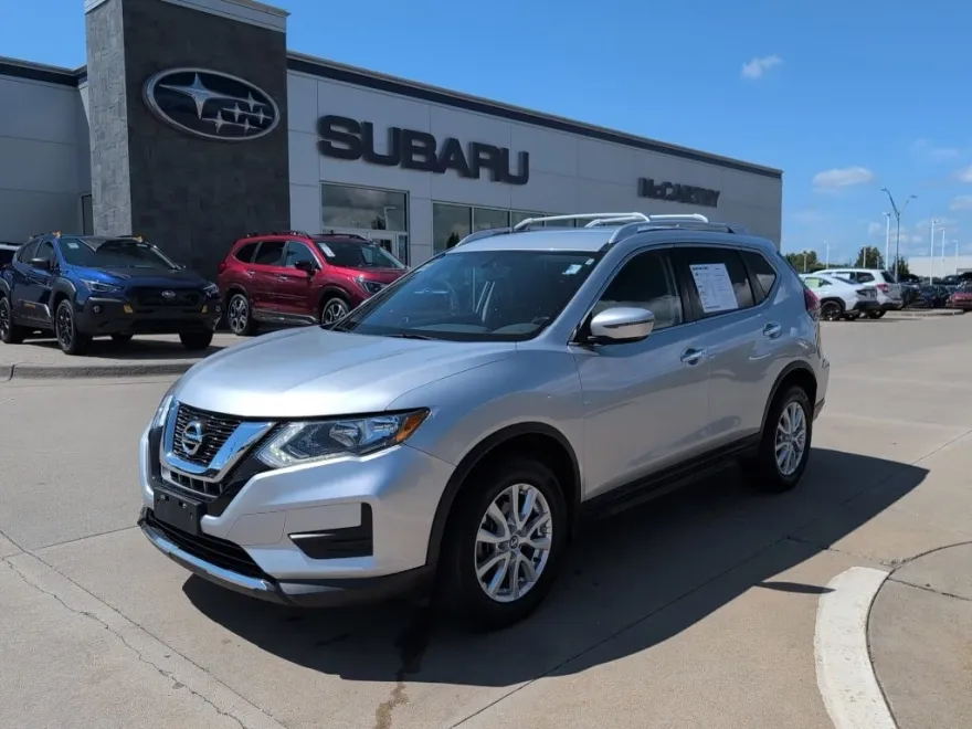 2017 Nissan Rogue SV AWD photo 1