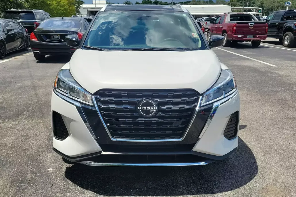 2022 Nissan Kicks SV photo 1