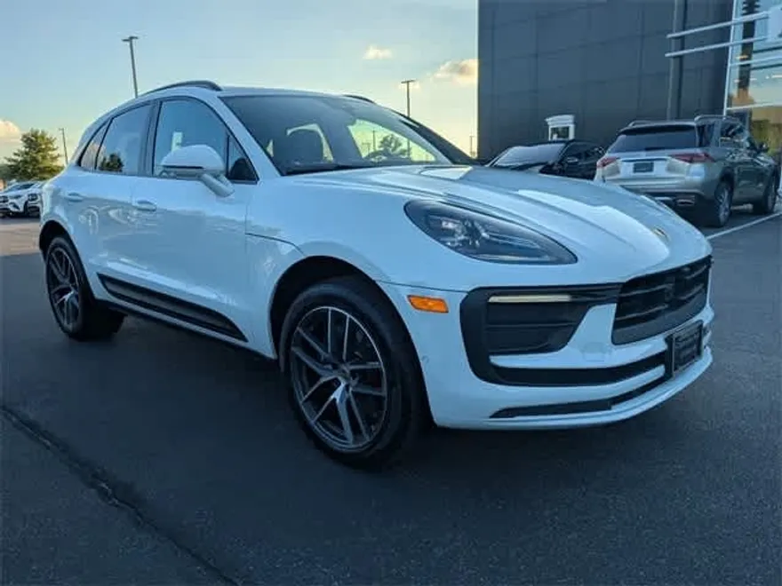 2024 Porsche Macan T photo 1