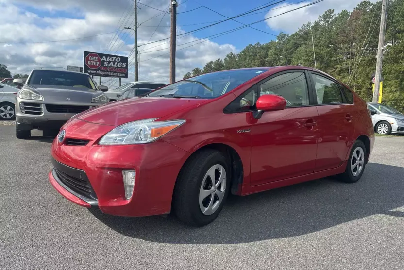 2014 Toyota Prius Four photo 1