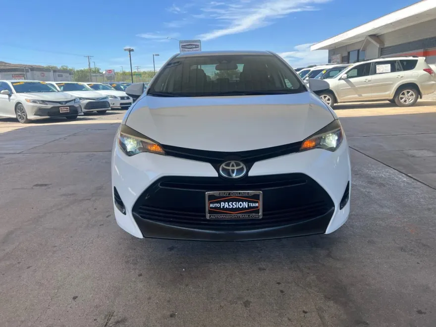 2017 Toyota Corolla LE photo 1