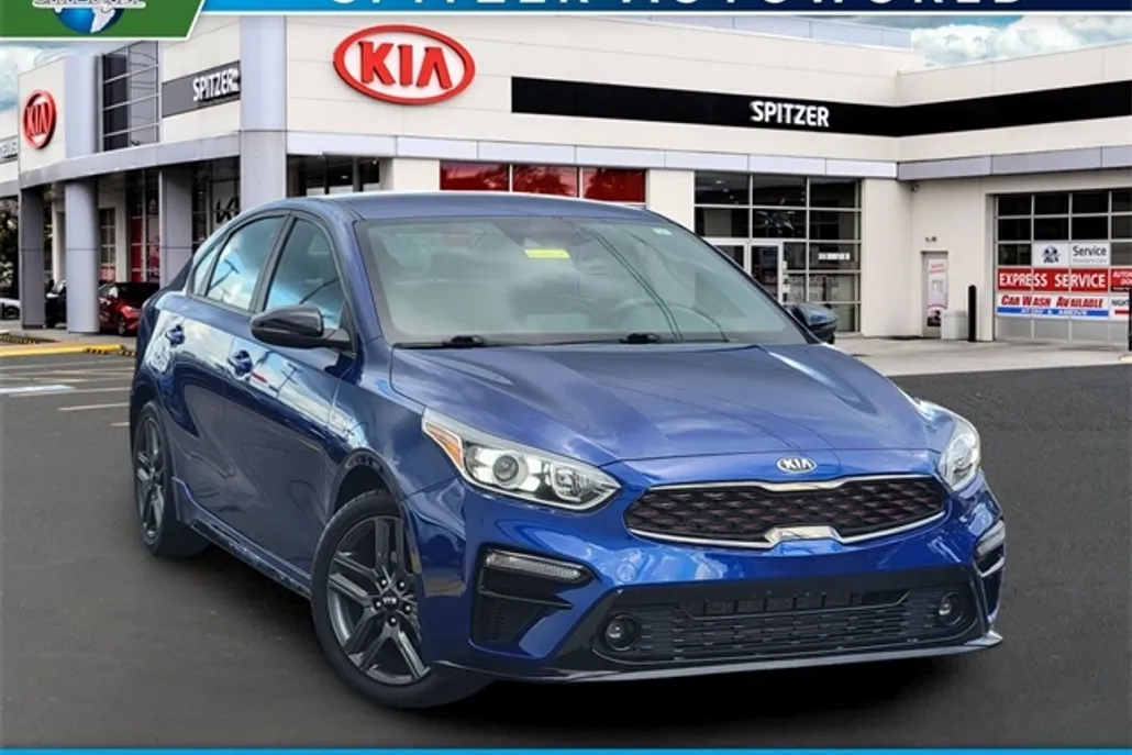 2021 Kia Forte GT-Line photo 1