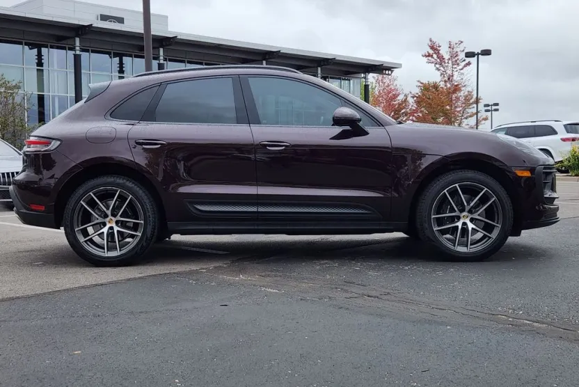2023 Porsche Macan Base photo 1