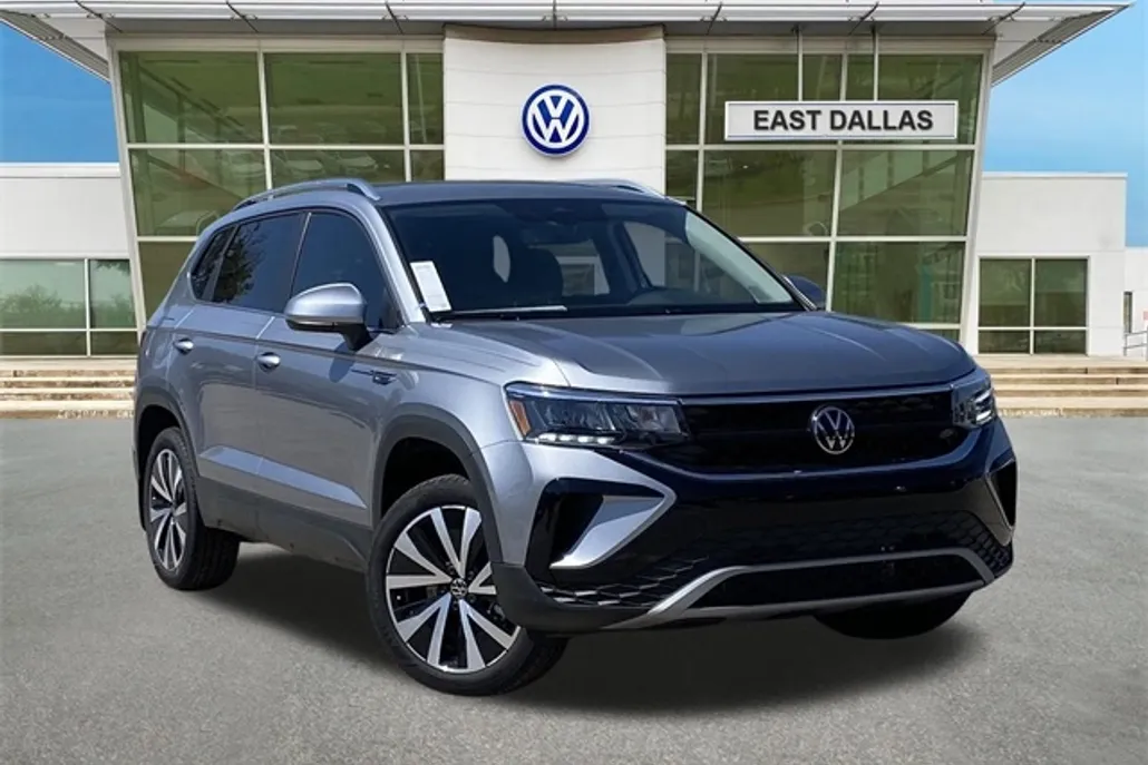 2024 Volkswagen Taos SE photo 1