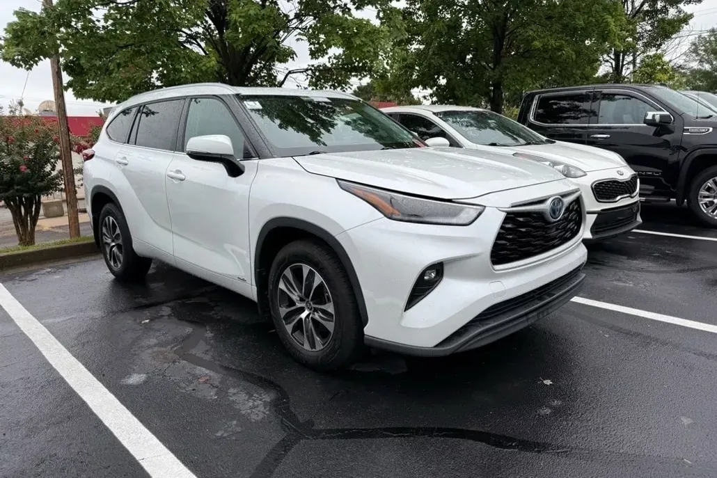 2022 Toyota Highlander Hybrid XLE photo 1