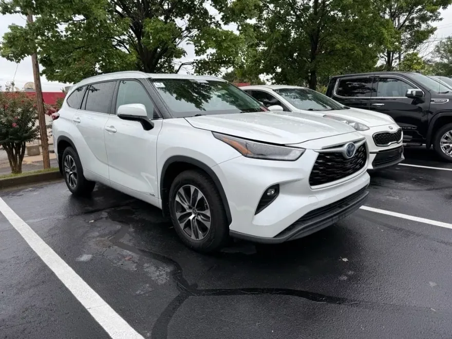 2022 Toyota Highlander Hybrid XLE photo 1