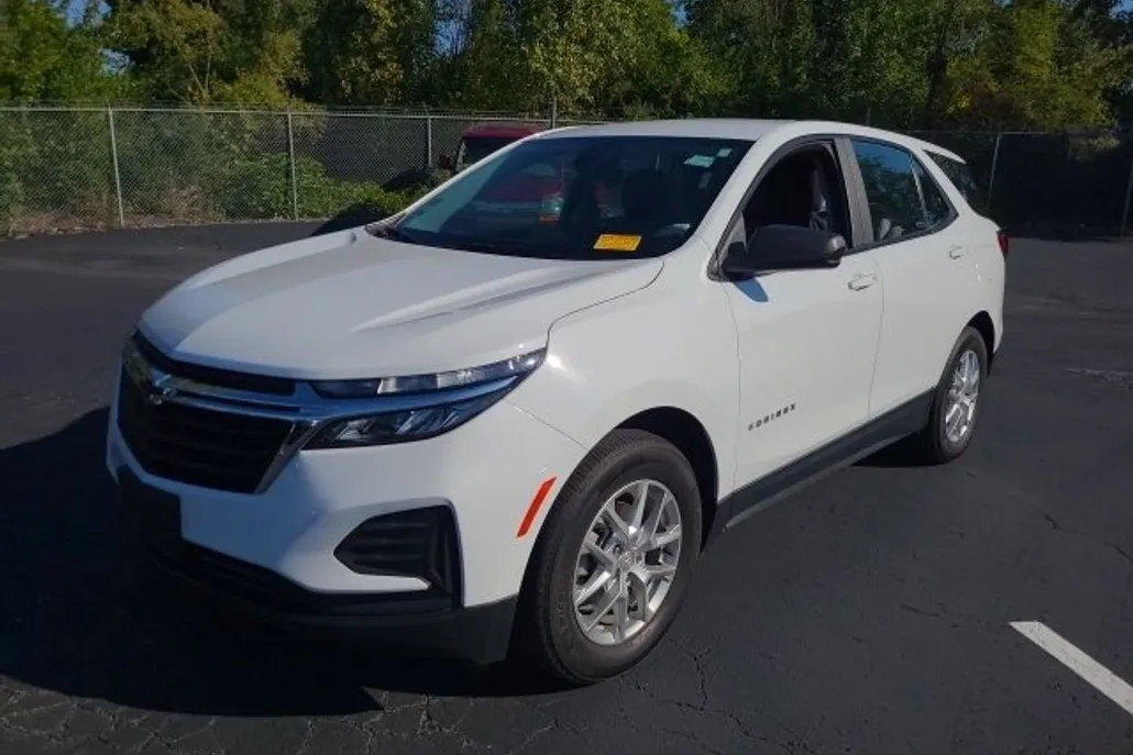2022 Chevrolet Equinox LS photo 1