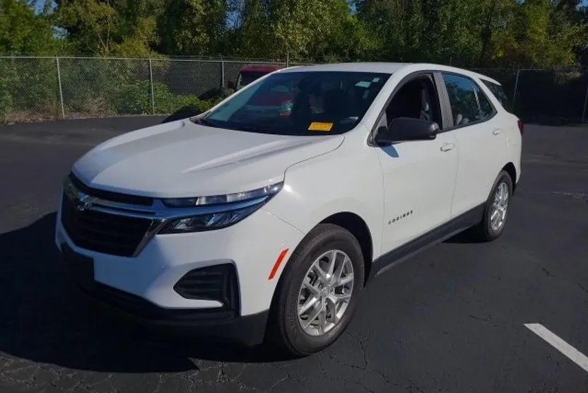 2022 Chevrolet Equinox LS photo 1