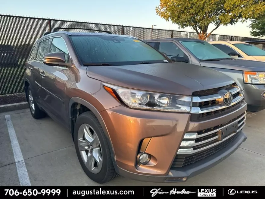 2017 Toyota Highlander Limited photo 1
