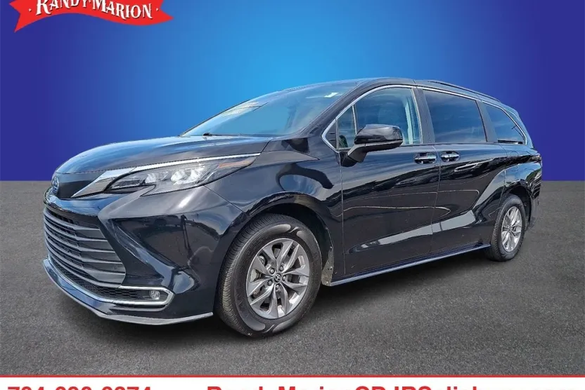 2024 Toyota Sienna XLE photo 1