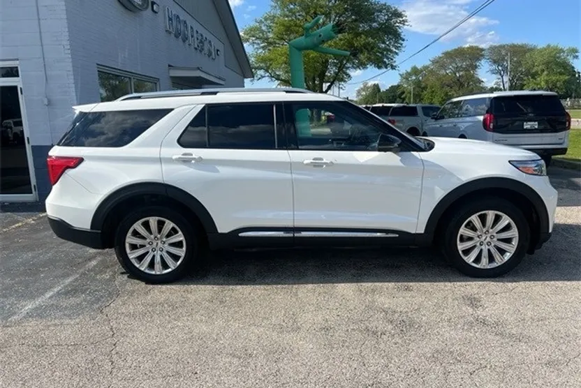 2022 Ford Explorer Limited photo 1