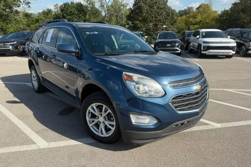 2017 Chevrolet Equinox LT photo 1
