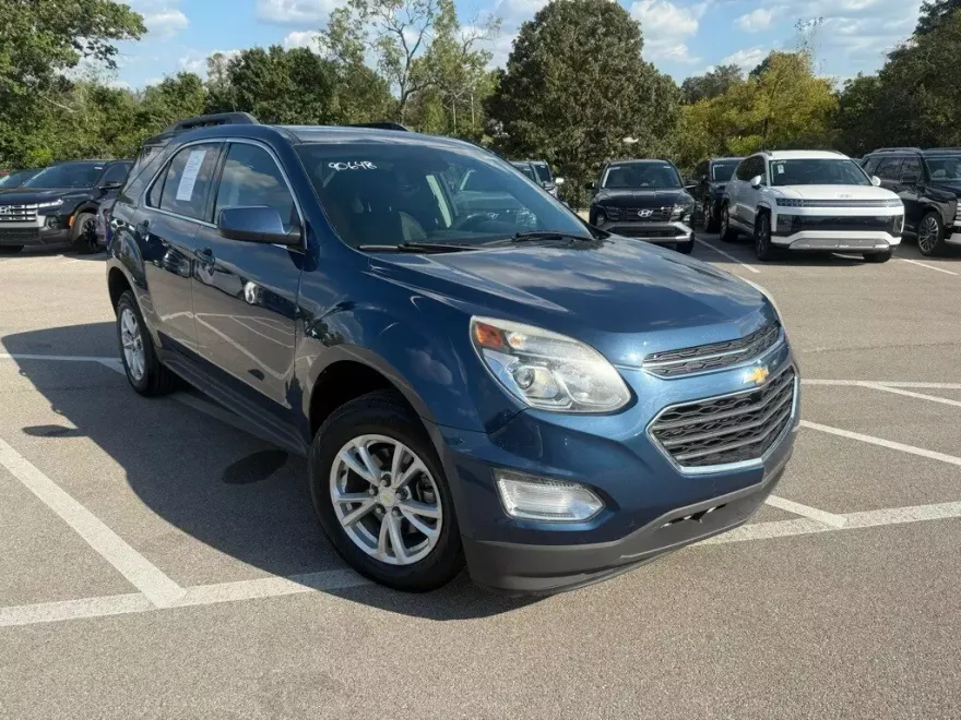 2017 Chevrolet Equinox LT photo 1