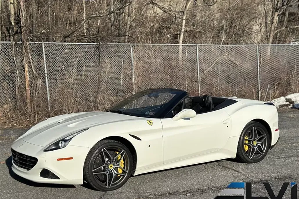 2016 Ferrari California T photo 1