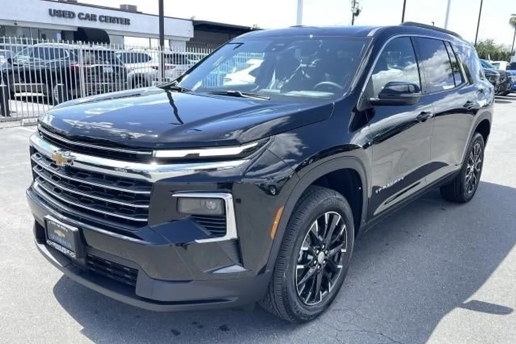 2025 Chevrolet Traverse photo 1