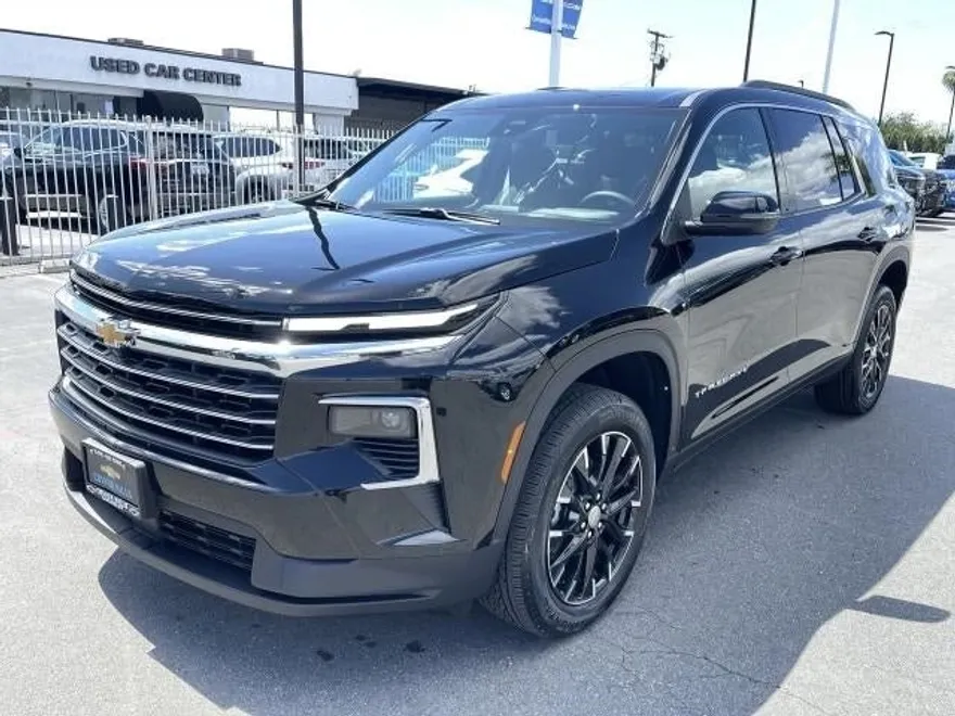 2025 Chevrolet Traverse photo 1