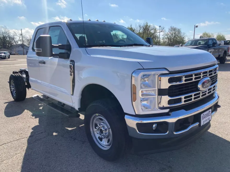 2025 Ford F-350 photo 1