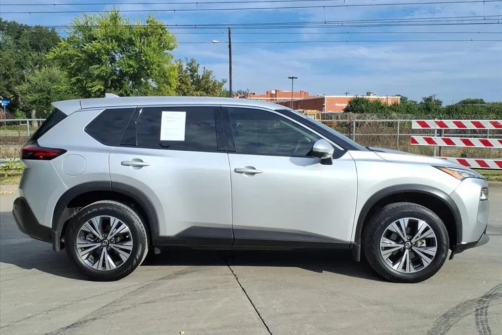 2021 Nissan Rogue SV photo 1