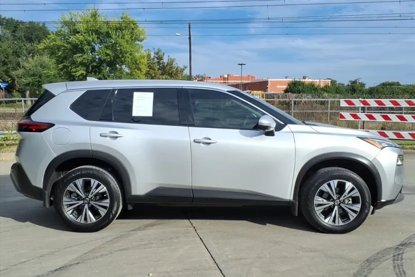2021 Nissan Rogue SV photo 1