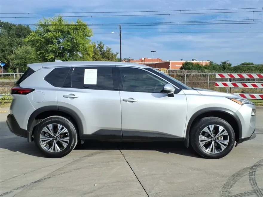 2021 Nissan Rogue SV photo 1
