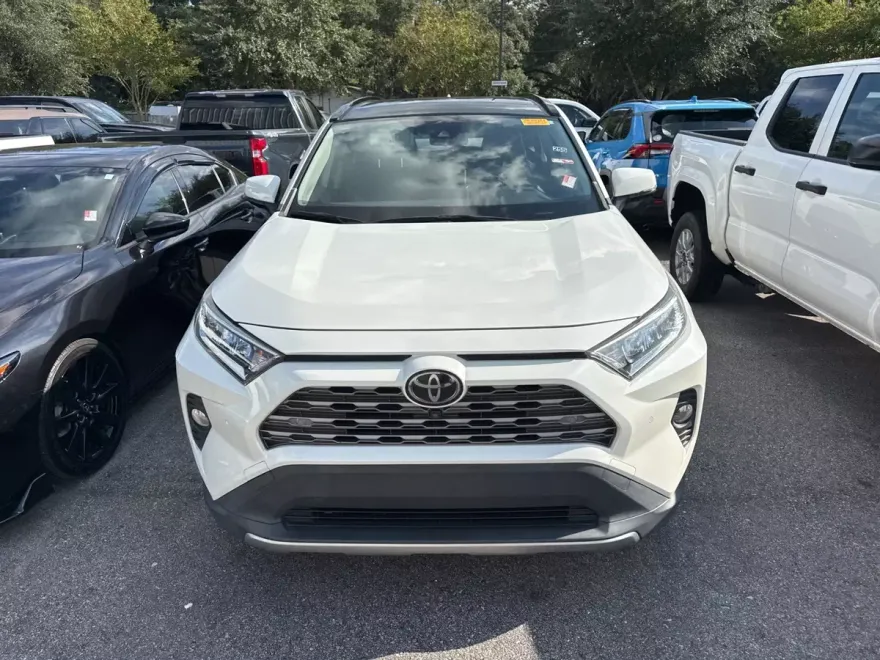 2019 Toyota RAV4 Limited photo 1