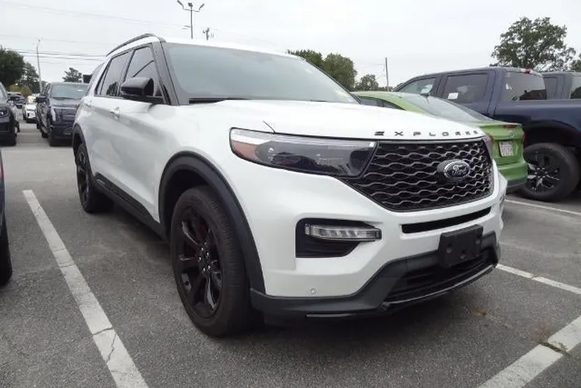 2022 Ford Explorer ST photo 1
