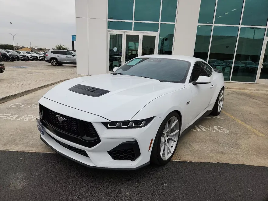 2024 Ford Mustang GT photo 1