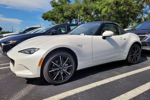 2025 Mazda MX-5 Miata Miata Grand Touring photo 3