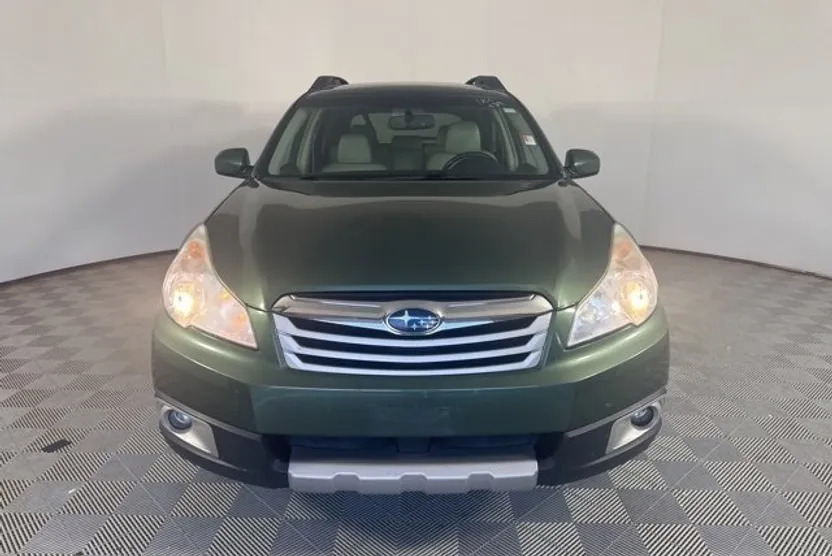 2012 Subaru Outback 2.5i Limited photo 1
