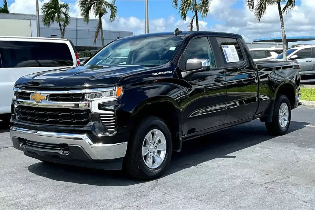 2023 Chevrolet Silverado 1500 LT photo 1