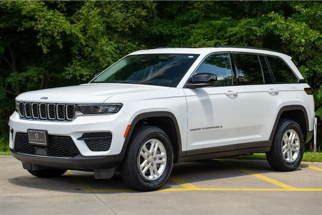 2022 Jeep Grand Cherokee Laredo photo 1