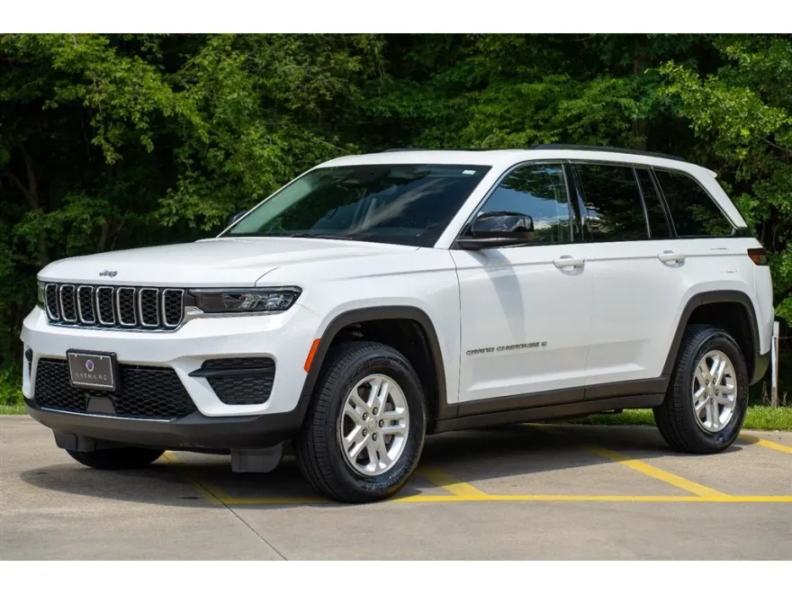 2022 Jeep Grand Cherokee Laredo photo 1