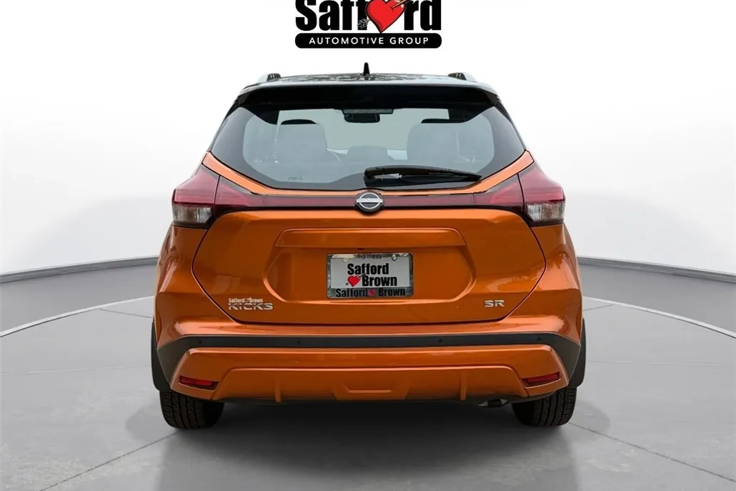 2022 Nissan Kicks SR photo 1