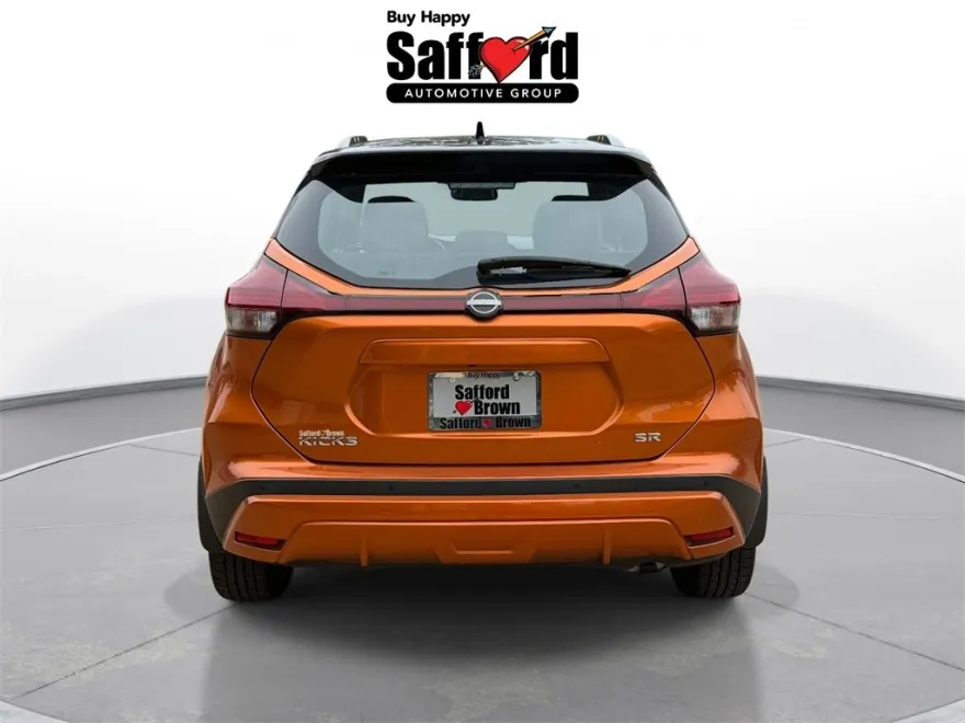 2022 Nissan Kicks SR photo 1